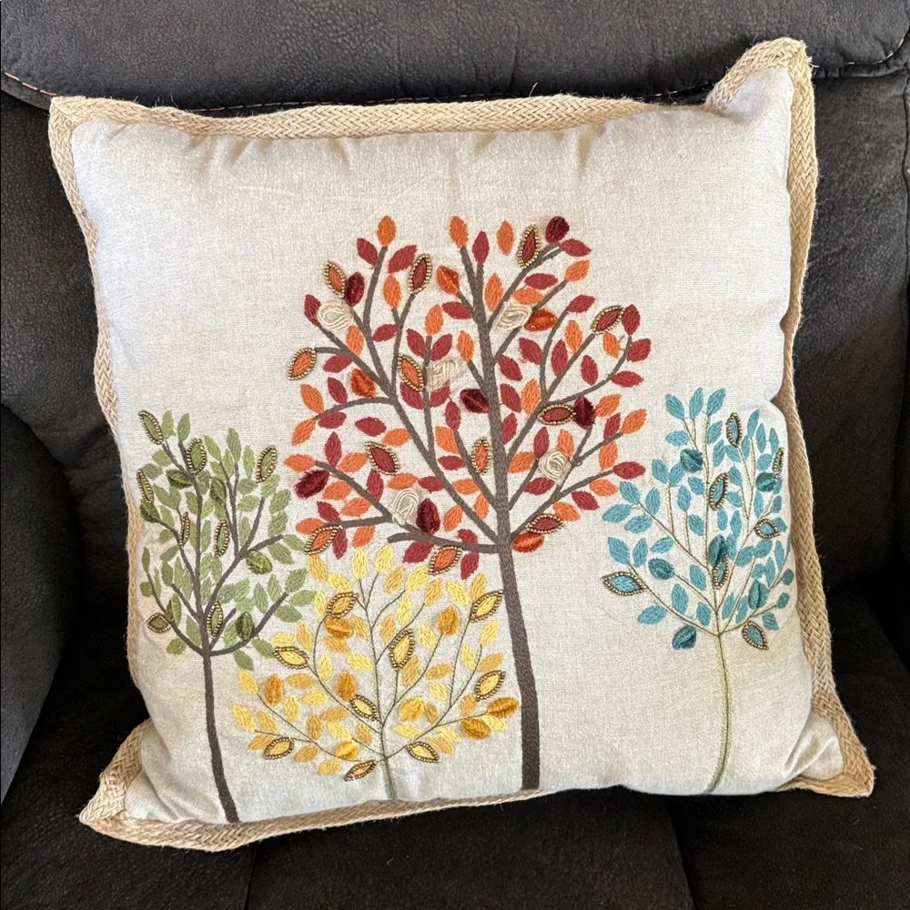 PIER 1 🍁 Fall trees throw pillows - Picture 5 of 6